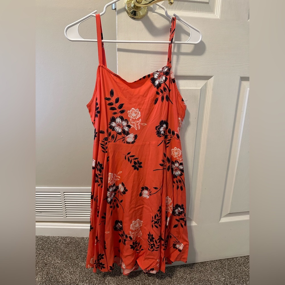 NWT Gap Dress Size Small. Orange with black and white floral design